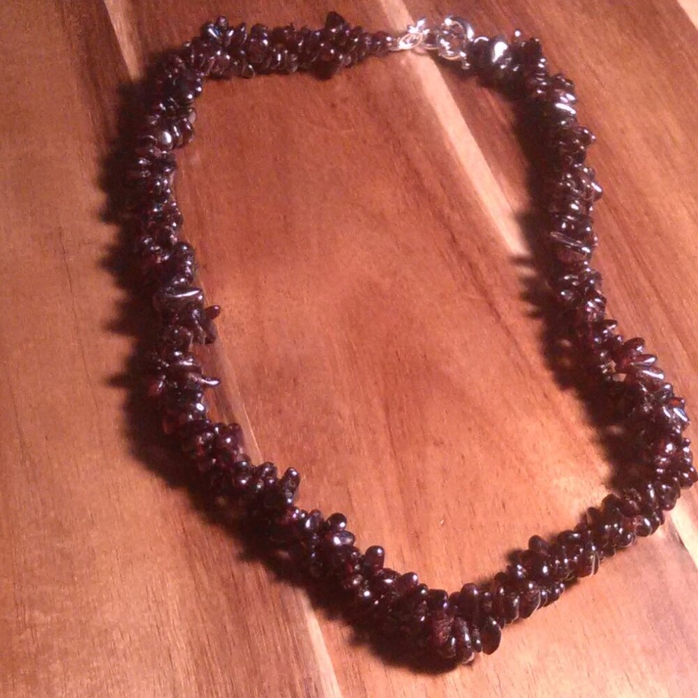 Mozambique Garnet Chips Platinum Bond Necklace (20 Inch)